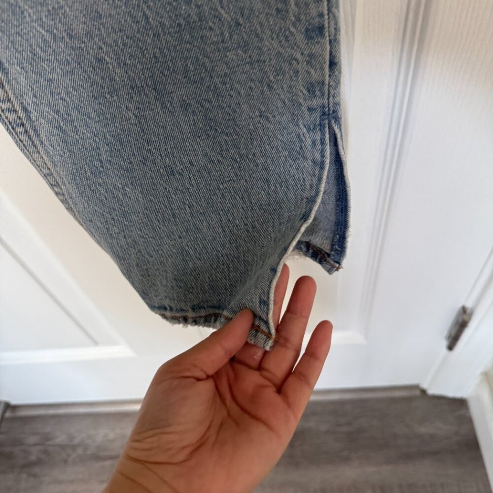 ABERCROMBIE & FITCH Ultra High Rise 90s Straight Jeans Light With Vent Hem 25 - Picture 6 of 8